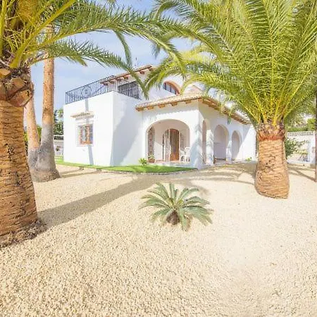 Вилла Sleeps 8 Pool